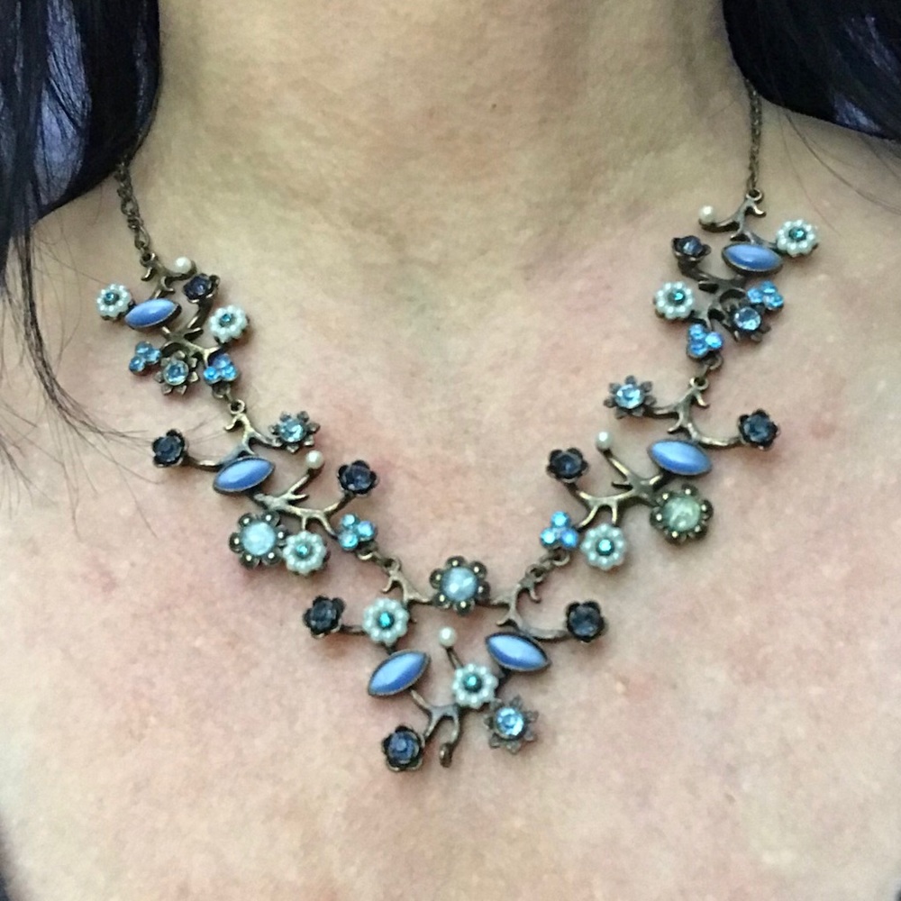 Flower boutique necklace